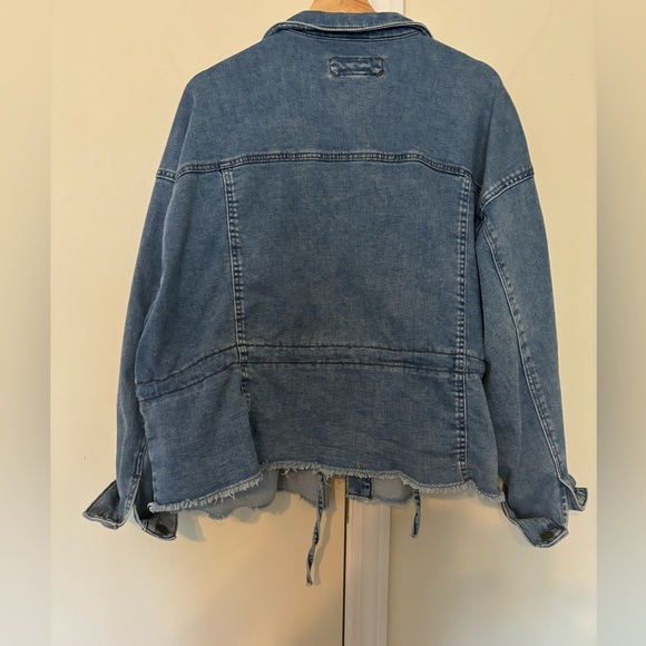 Maurices Denim Jacket Light Wash with Adjustable Waist & Raw Hem Size 2X - Picture 14 of 15